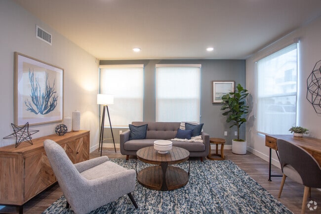 1BR, 1BA-790 SF