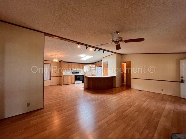 Photo - 24403 Gile Pl