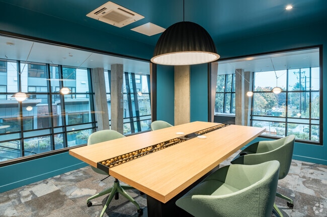 Co-Work Lounge