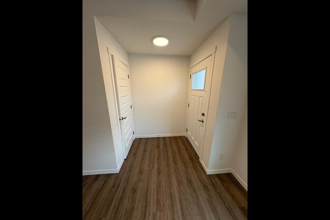 Building Photo - 20 Masters Dr SE