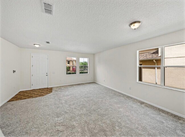 Photo - 143 Alfani St