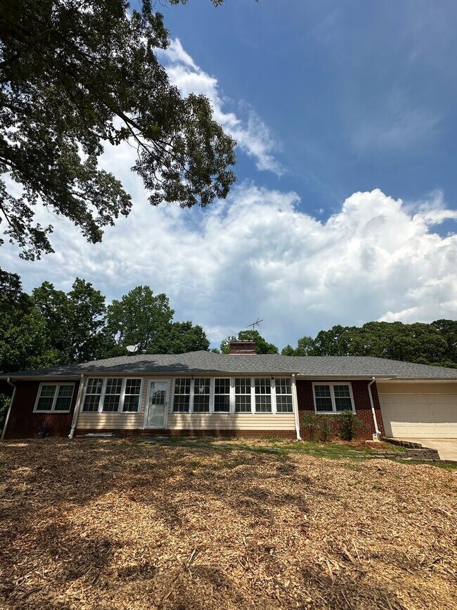 Photo - 3 Bedroom Ranch in Gainesville!