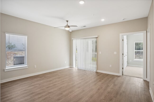 Photo - Oak Tree Apartments and Townhomes