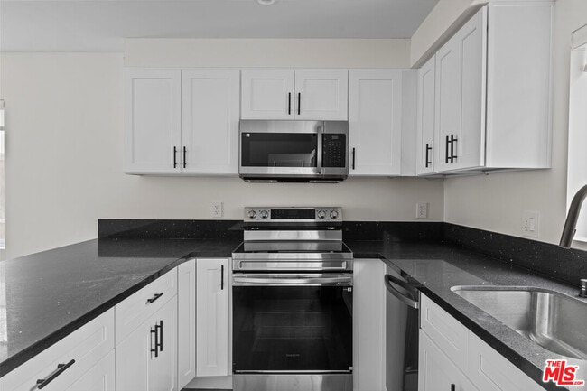 Photo - 546 N Genesee Ave