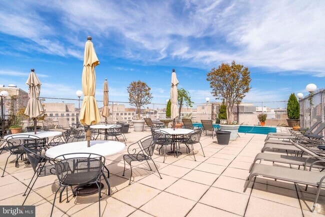 Building Photo - Dupont Circle One Bedroom W/Roof Top Pool,... Rental