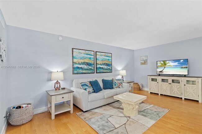 Photo - 2424 NE 9th St Unit 207