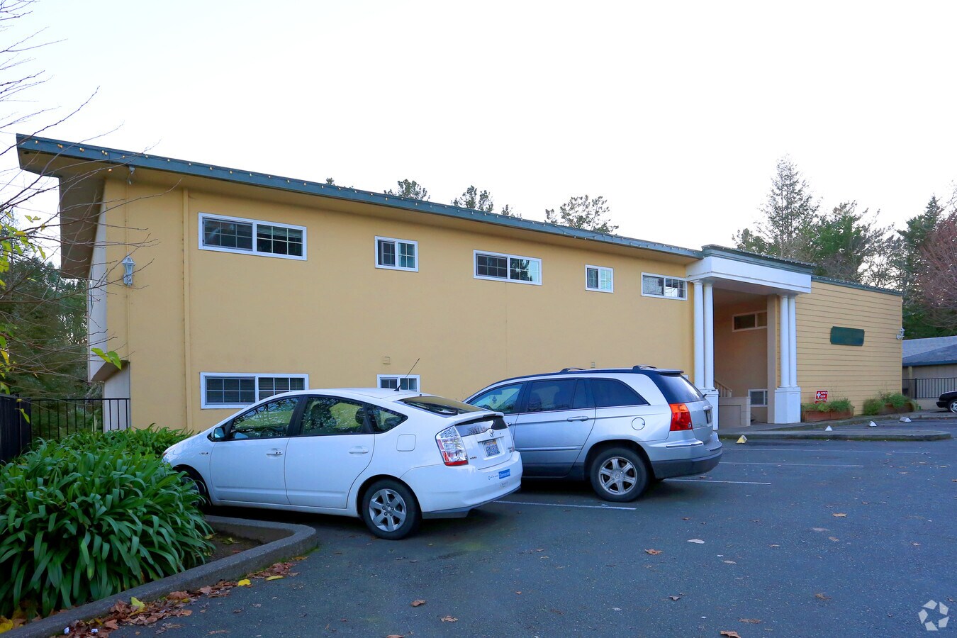 Sebastopol Square Apartments - Sebastopol Square Apartments