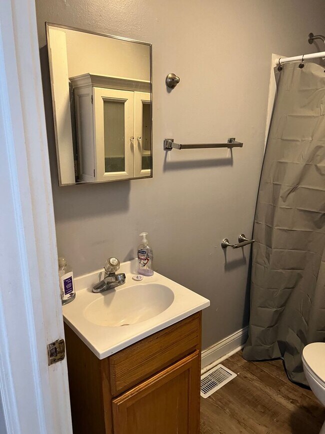 Photo - 1601 Grove St Unit B