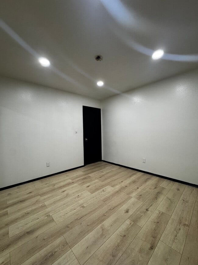 room - 4310 W 170th St Unit 4310