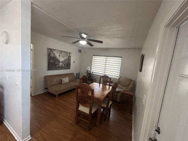 Photo - 609 NE 6th Ct Unidad D