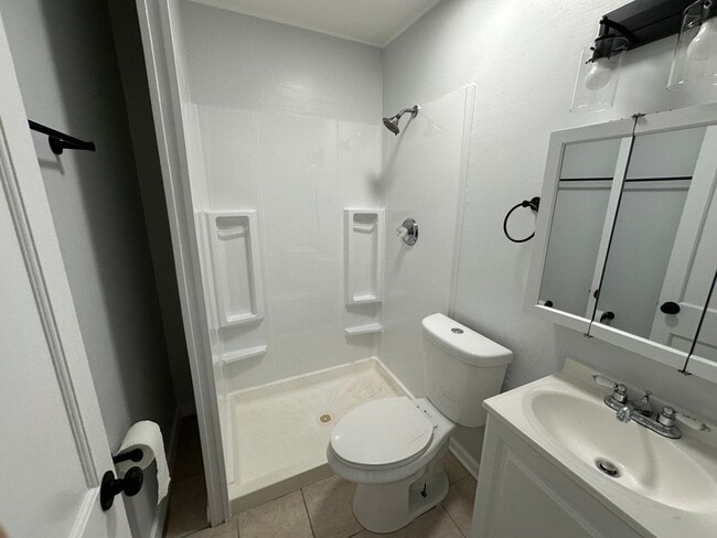 Photo - cute house available in Antioch!