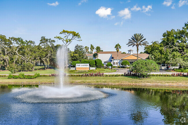 Serene lake - The Laurel at Altamonte Rental