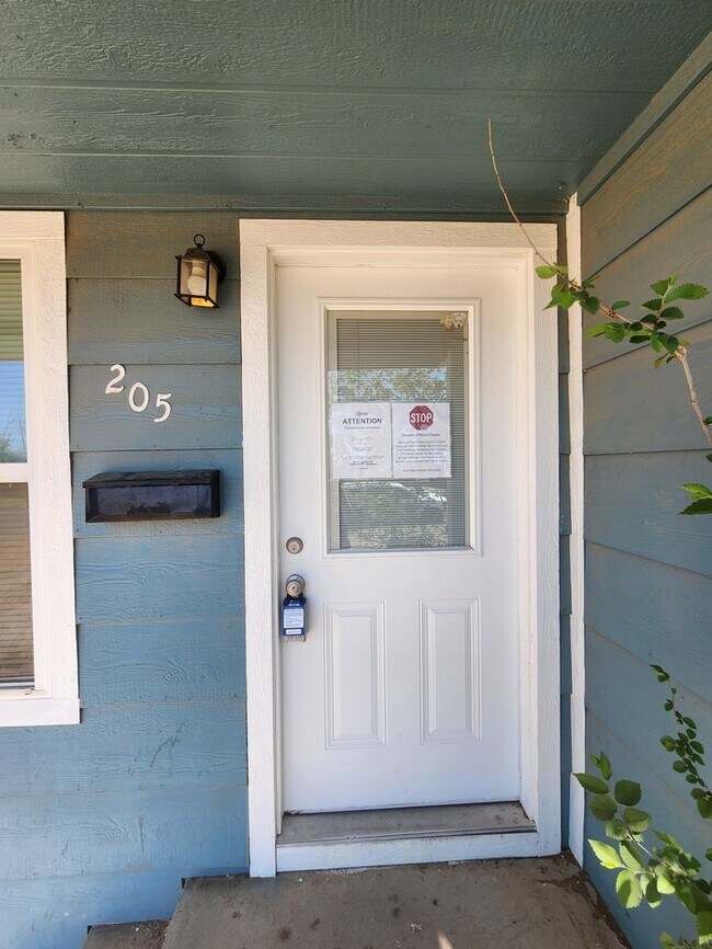 Photo - 205 Waverly Dr