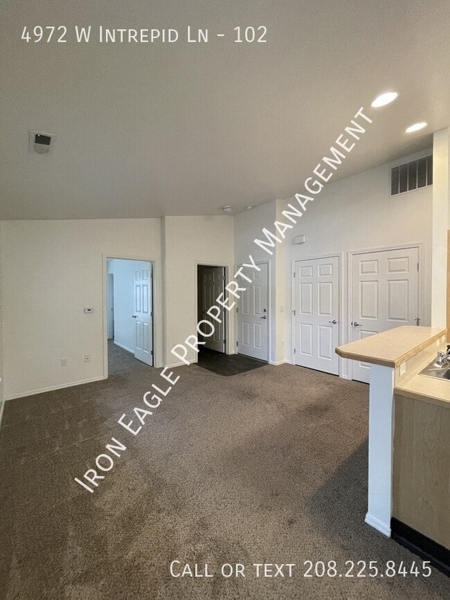 Photo - 4972 W Intrepid Ln Unidad 102