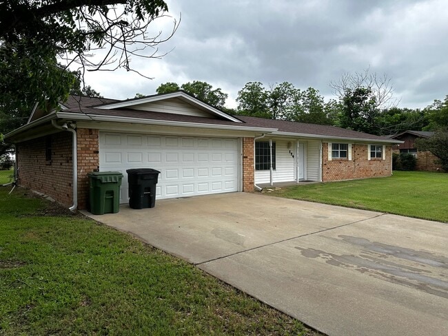 Building Photo - 179 Weldon Dr