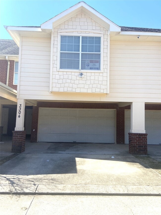 Building Photo - 3304 Twp Grove Ln