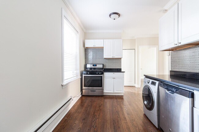 648 W Roscoe St Unit 2N