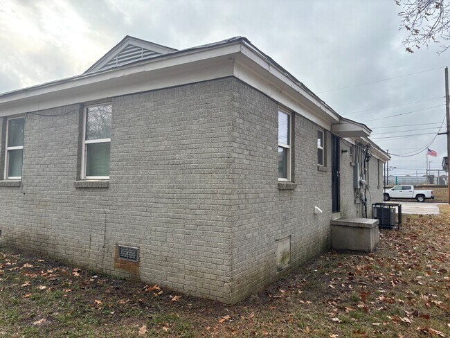 Photo - 3034-3036 Sinclair St Unit 3036