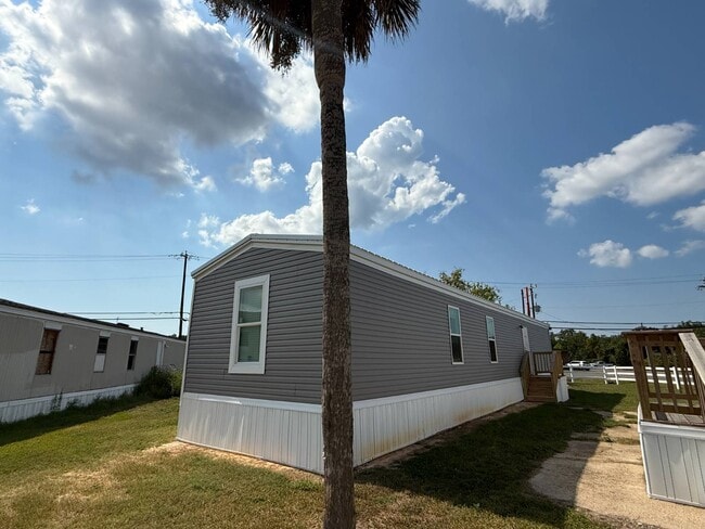 Building Photo - 8400 W Oaklawn Rd