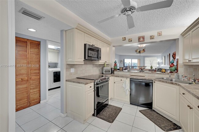 Photo - 7250 Fairfax Dr Unidad 302