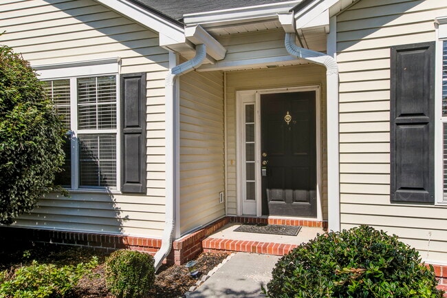Building Photo - 454 Hainesworth Dr