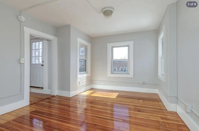 Building Photo - 37 Chestnut St Unit 2