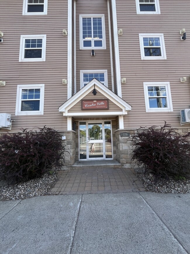 Building Photo - 320 St. George St Unit 307