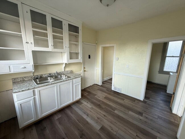 Photo - *Friendly Road, LLC 3404-3406 Walton Ave Unit Upper