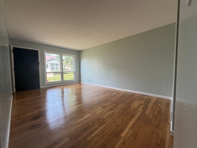 Photo - 1068 Bristol Ct
