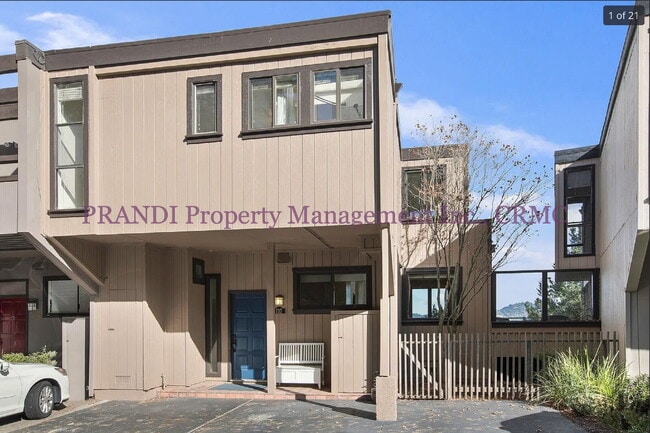 COMING SOON! Upgraded Townhouse with Spect... - COMING SOON! Upgraded Townhouse with Spect...