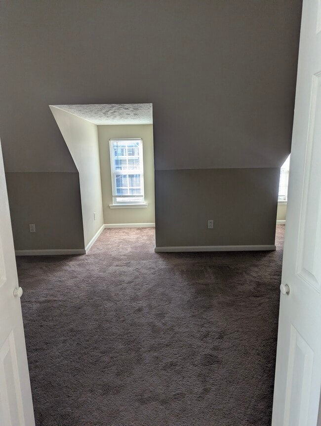 Room 3 - 2480 Oak Hill Dr