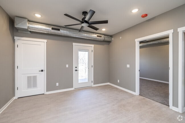 1BD, 1BA - 635SF - Living Room