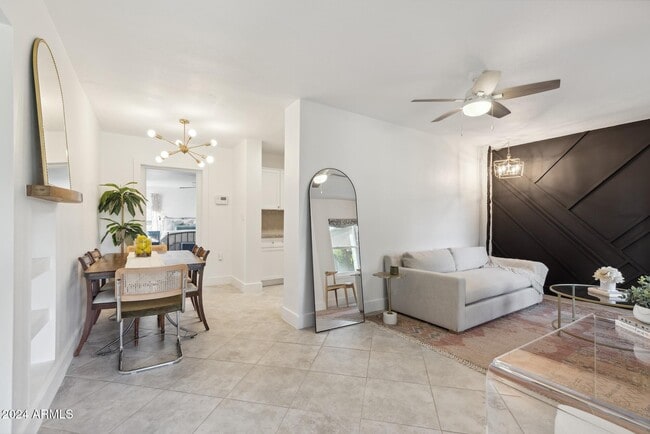 Photo - 2230 E Clarendon Ave