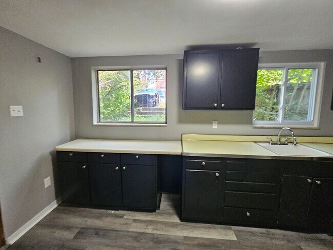 Photo - 2 bed 1 bath house for rent in Carrick !