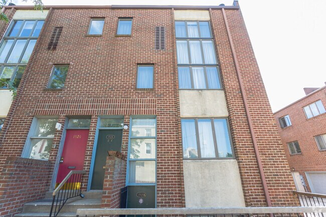 Building Photo - 1928 Rodman St Unit 1928 Rodman St C Rental