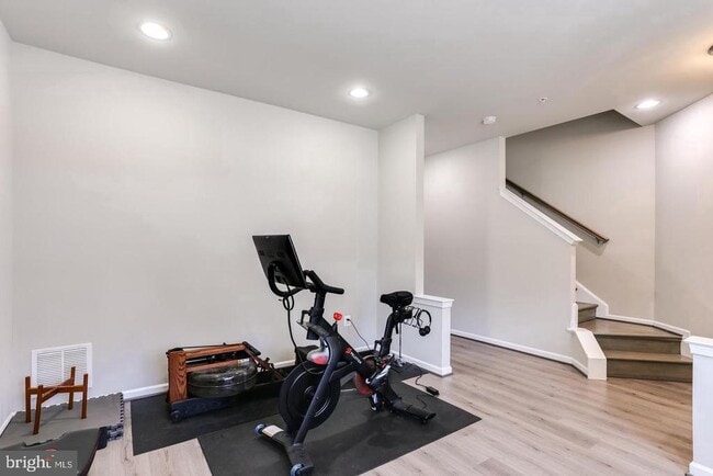 Photo - 16233 Coolidge Ave