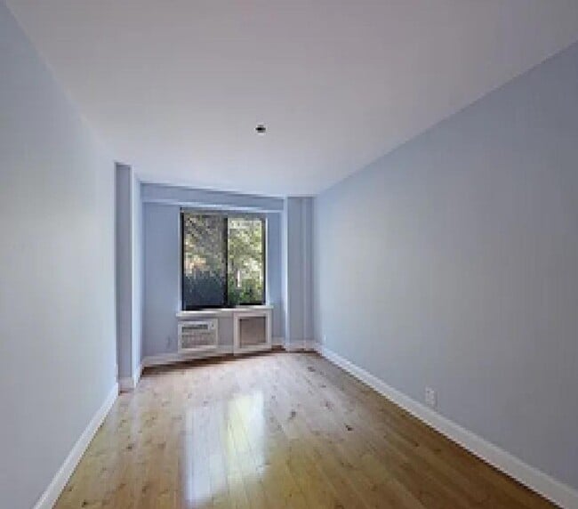 Photo - 372 Central Prk W