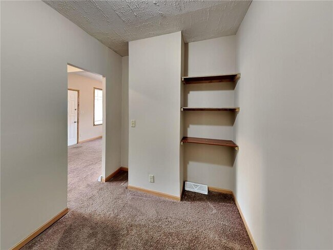 Photo - 3613 E 42nd St