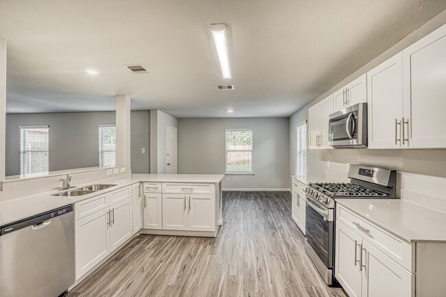 Building Photo - 5738 S Brenwood Dr