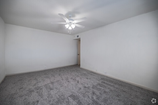 2BR, 1BA - 890SF - Primary Bedroom