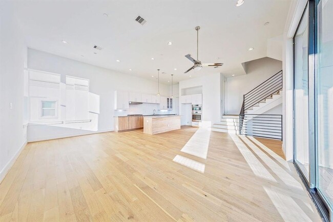 Building Photo - 1215 Hickory St