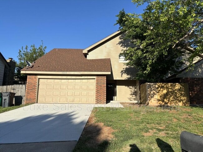 Building Photo - 9006 N Rockwell Dr