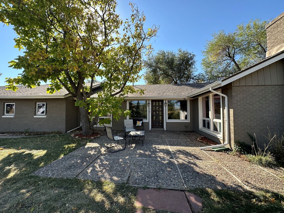 Splendid 4 Bedroom in Morrison Proper! - Splendid 4 Bedroom in Morrison Proper!