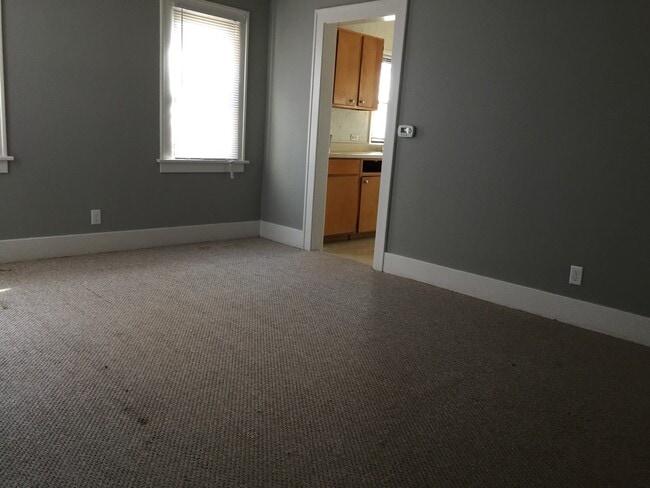 Photo - 837 Kern St