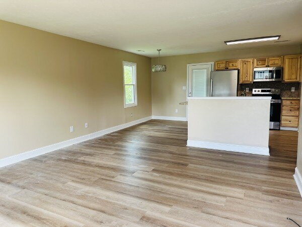 Photo - 586 Foxfield Rd