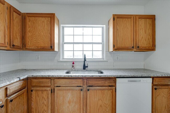 Photo - Spacious 3bed/1.5bath for rent!