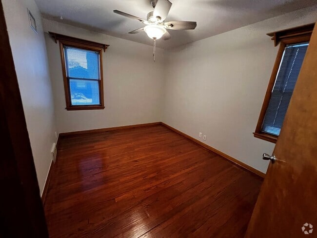 Building Photo - Large 3BR Single Family in St. Francis!! Rental