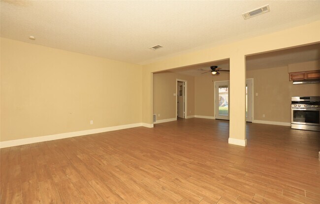 Photo - 103 E Meadow Ln