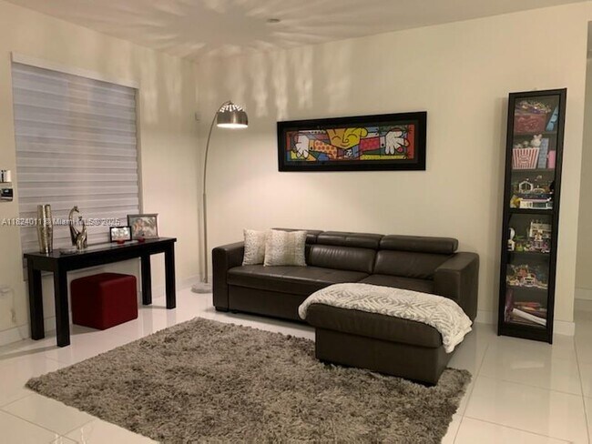 Photo - 10220 NW 63rd Terrace Unidad 101