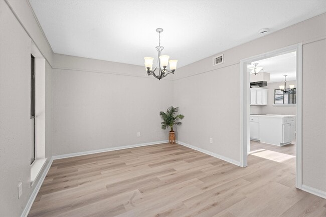 Photo - 16015 Southampton Dr